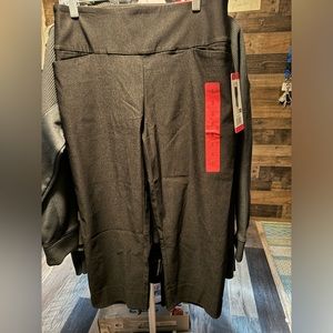 S.C. & CO. 360 Tummy Control Petal Slit 22" Inseam Capris Black NWT SIZE 8